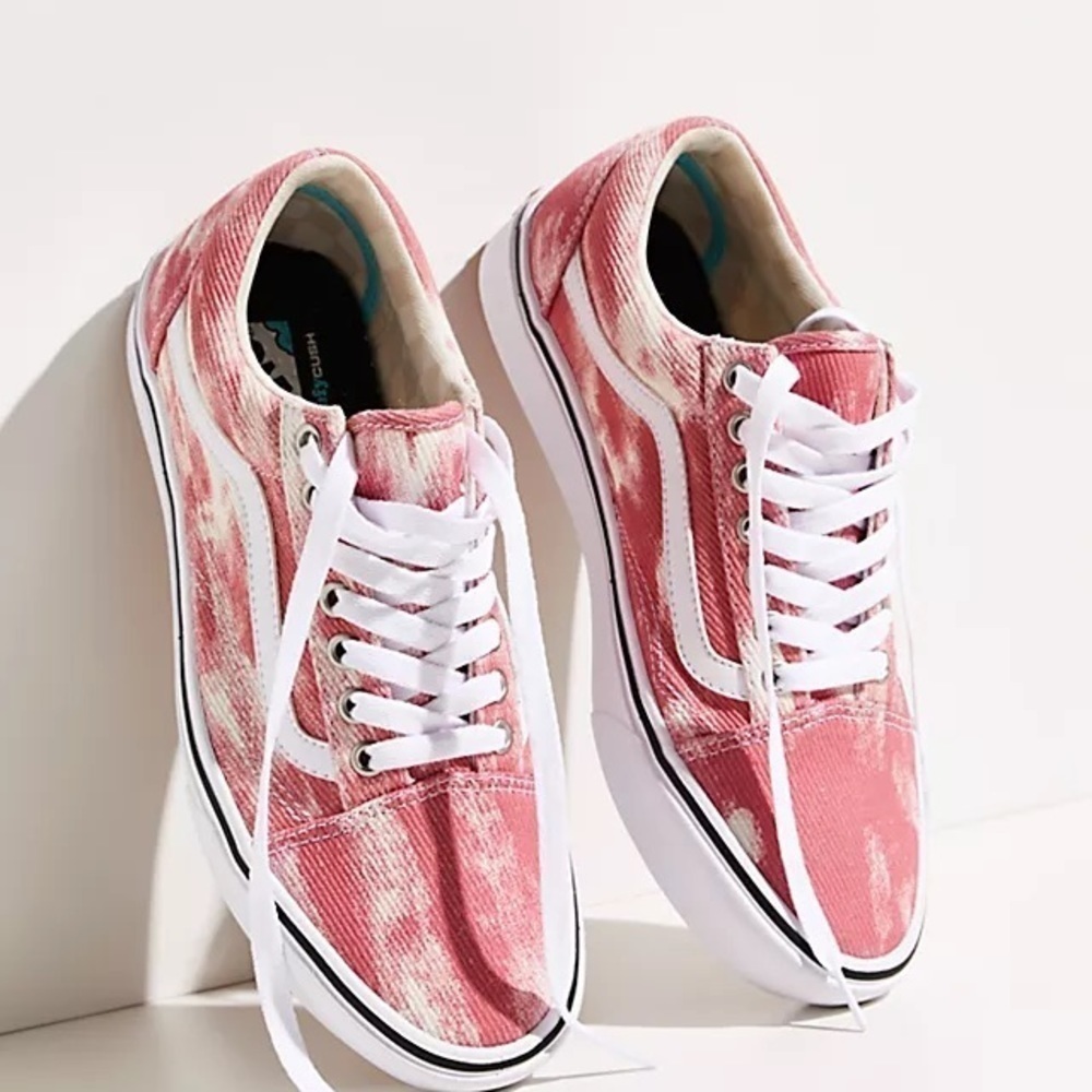 Vans • Comfycush Old Skool Cord Sneakers